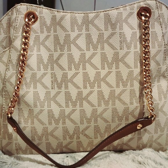 MICHAEL KORS JET SET TRAVEL LARGE CHAIN SHOULDER BAG- Cream/Monogram/Gold Chains - Picture 3 of 4